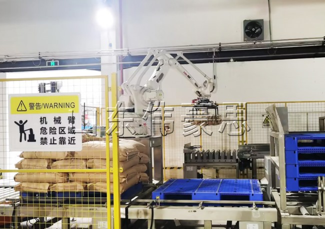 合成樹脂全自動碼垛機，全自動碼垛機械手案例