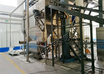 高粉塵企業(yè)為什么要選擇滑石粉自動破袋機？