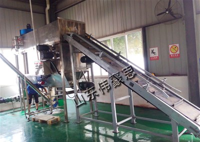活性炭使用廠家為什么要使用自動拆包投料機(jī)？