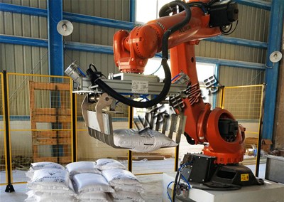肥料廠為什么要使用肥料碼垛機(jī)械手呢？