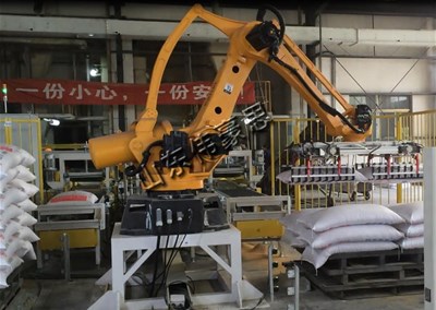 現(xiàn)在的企業(yè)碼垛為什么都使用純堿自動(dòng)碼垛機(jī)器人來代替人工？