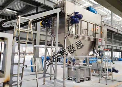水泥使用企業(yè)為什么要用水泥自動(dòng)拆包機(jī)進(jìn)行拆包卸料呢？