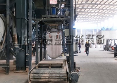 礦粉噸袋自動(dòng)包裝機(jī)，噸包包裝稱試機(jī)現(xiàn)場(chǎng)