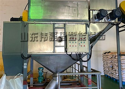 尿素肥自動拆包機(jī)設(shè)備，自動拆袋卸料站使用場景