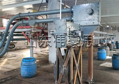 鈣粉管鏈粉體輸送機(jī)，管鏈輸送機(jī)江蘇現(xiàn)場