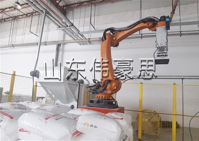 PE顆粒全自動(dòng)破袋機(jī)，全自動(dòng)拆包機(jī)器人現(xiàn)場(chǎng)