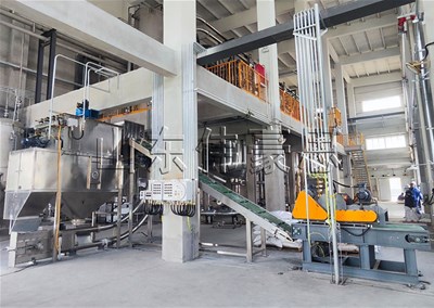 結(jié)塊料自動拆包輸送線，片堿自動破袋機(jī)工作現(xiàn)場